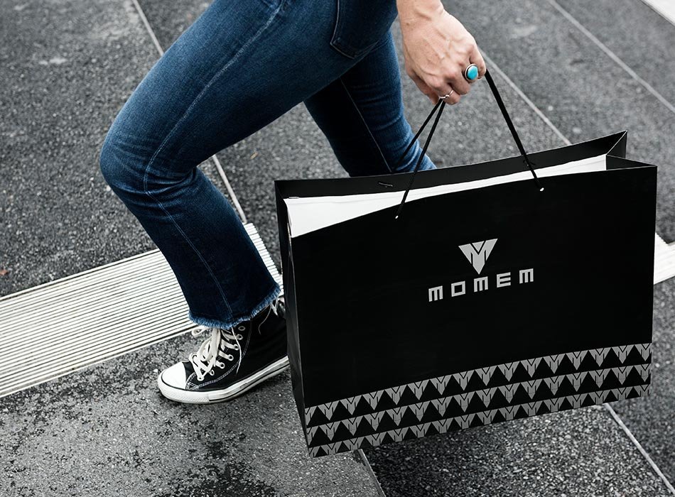 Diseño de bolsas para tiendas de ropa